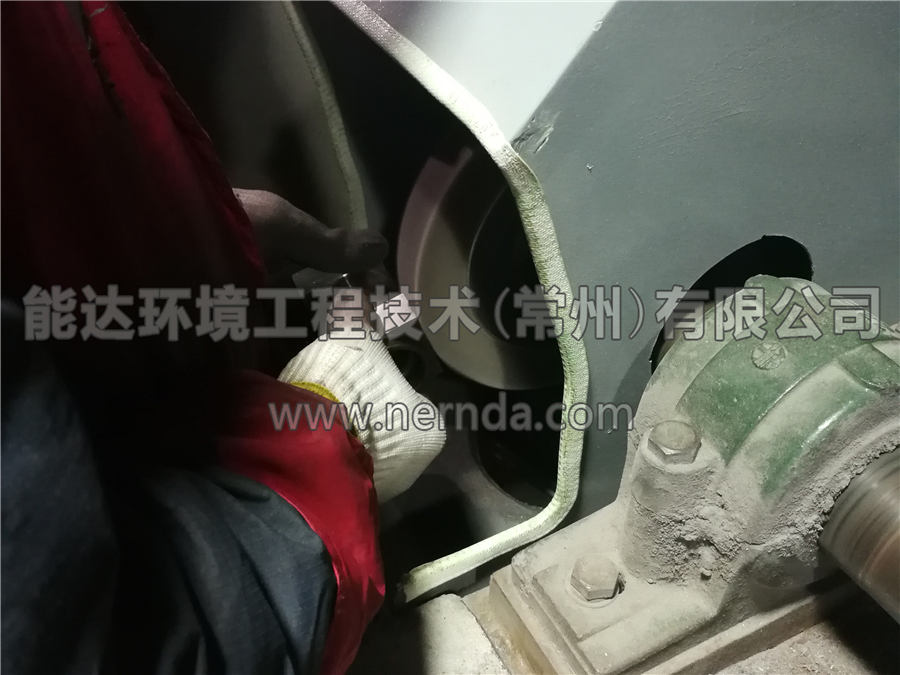  使用了我公司設(shè)計生產(chǎn)的濾筒除塵設(shè)備一段時間后，工人的工作環(huán)境得到了大大的改善