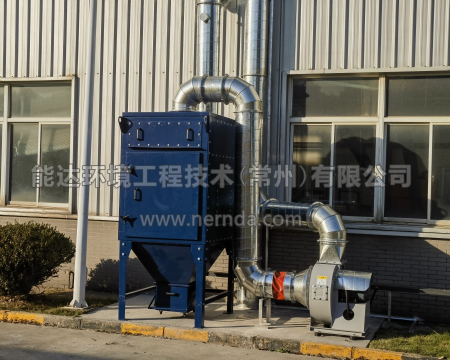 圖為我司定制的模塊濾筒除塵器在現(xiàn)場的運行情況，設(shè)備穩(wěn)定運行，處理效果良好，得到了客戶的一致好評。